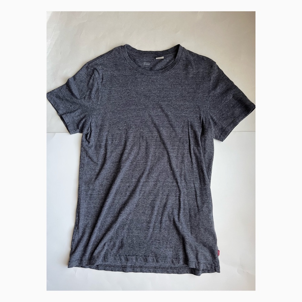 Used Levi’s Men’s Gray Crew T-Shirt - Small